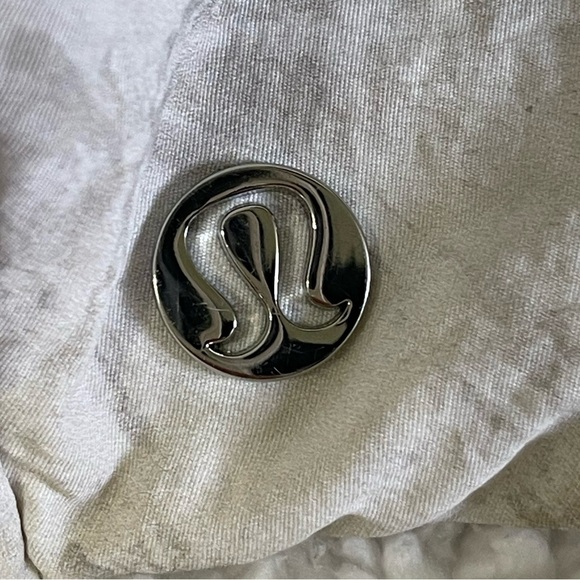 Lululemon Gathered Handle Gym Bag Vol 14 L in Aquila White Opal Multi - Picture 6 of 15